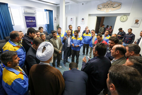 تصاویر / دیدار جمعی از کارگران نمونه استان با نماینده ولی فقیه در استان قزوین