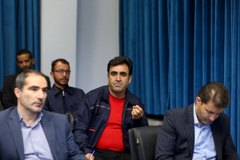 تصاویر / دیدار جمعی از کارگران نمونه استان با نماینده ولی فقیه در استان قزوین