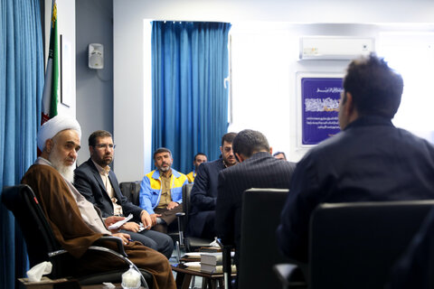 تصاویر / دیدار جمعی از کارگران نمونه استان با نماینده ولی فقیه در استان قزوین