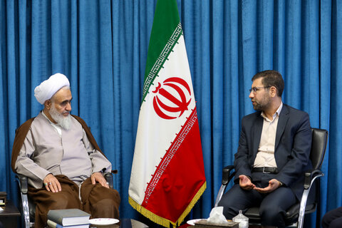 تصاویر / دیدار جمعی از کارگران نمونه استان با نماینده ولی فقیه در استان قزوین