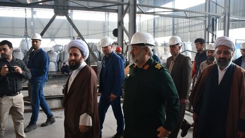 تصاویر/ بازدید امام جمعه شهرستان خوی  از چندین واحد تولیدی شهرک صنعتی خوی بمناسبت روز کارگر