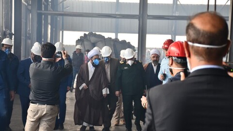 تصاویر/ بازدید امام جمعه شهرستان خوی  از چندین واحد تولیدی شهرک صنعتی خوی بمناسبت روز کارگر
