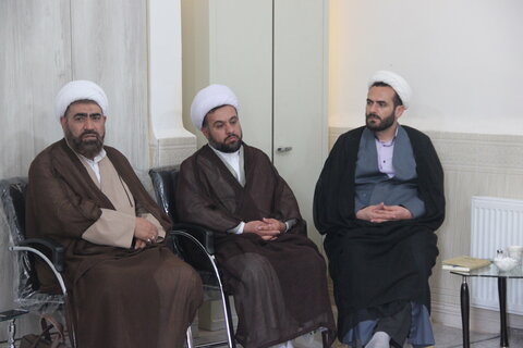 تصاویر / دیدار مدیر حوزه علمیه استان قزوین با مدیر واساتید مدرسه علمیه شهید مصطفی خمینی (ره) شهرستان تاکستان