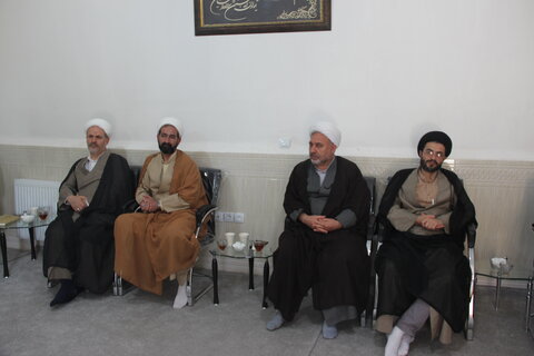 تصاویر / دیدار مدیر حوزه علمیه استان قزوین با مدیر واساتید مدرسه علمیه شهید مصطفی خمینی (ره) شهرستان تاکستان