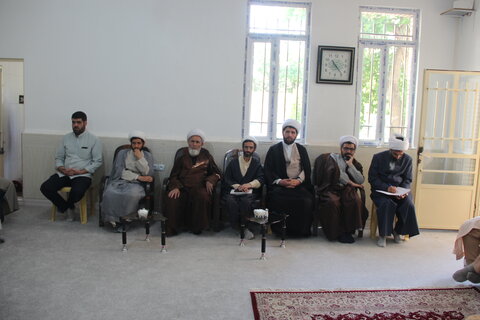 تصاویر / دیدار مدیر حوزه علمیه استان قزوین با مدیر واساتید مدرسه علمیه شهید مصطفی خمینی (ره) شهرستان تاکستان