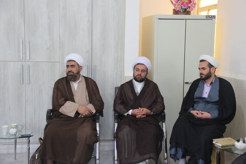 تصاویر / دیدار مدیر حوزه علمیه استان قزوین با مدیر واساتید مدرسه علمیه شهید مصطفی خمینی (ره) شهرستان تاکستان