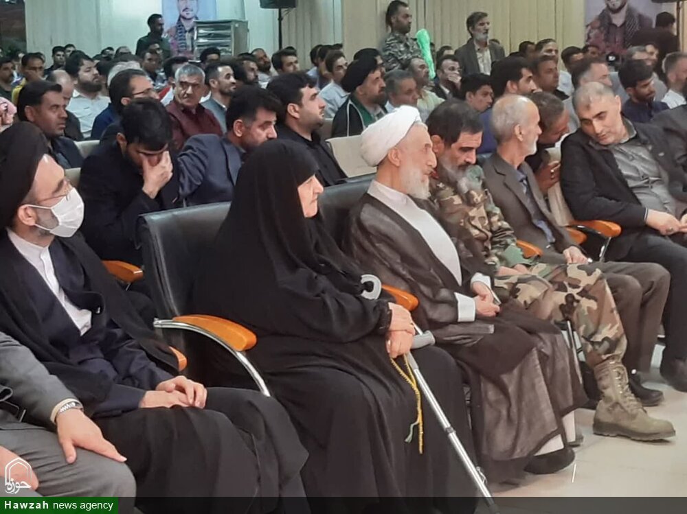 کارگران با شهدا اُنس بگیرند