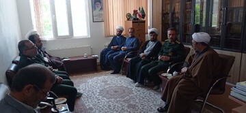 آموزش‌های دینی و معنوی در نهادهای نظامی، مهم و تأثیر گذار است