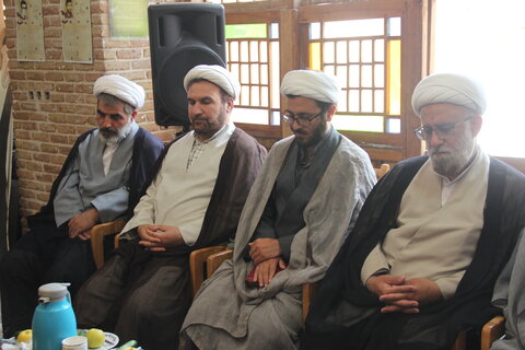 تصاویر / دیدار مدیر حوزه علمیه استان قزوین با اساتید وکادر مدرسه علمیه صالحیه قزوین
