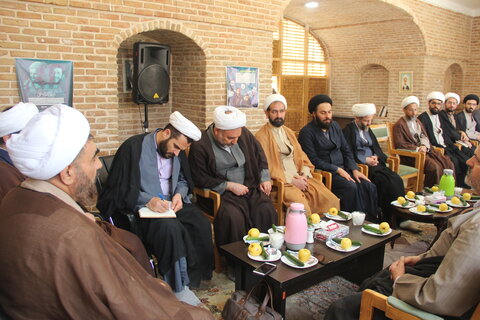 تصاویر / دیدار مدیر حوزه علمیه استان قزوین با اساتید وکادر مدرسه علمیه صالحیه قزوین