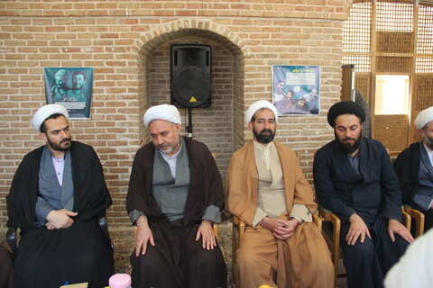 تصاویر / دیدار مدیر حوزه علمیه استان قزوین با اساتید وکادر مدرسه علمیه صالحیه قزوین
