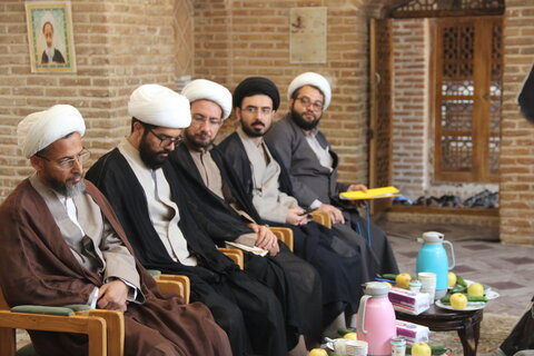 تصاویر / دیدار مدیر حوزه علمیه استان قزوین با اساتید وکادر مدرسه علمیه صالحیه قزوین