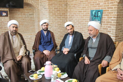 تصاویر / دیدار مدیر حوزه علمیه استان قزوین با اساتید وکادر مدرسه علمیه صالحیه قزوین
