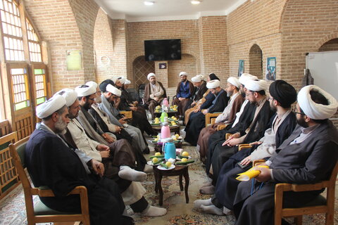 تصاویر / دیدار مدیر حوزه علمیه استان قزوین با اساتید وکادر مدرسه علمیه صالحیه قزوین