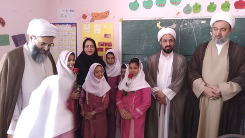 تصاویر/ امام جمعه قشم از مدارس سطح شهرستان بازدید کرد
