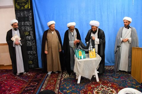 تصاویر/ تجلیل امام جمعه خوی از اساتید مدارس علمیه برادران