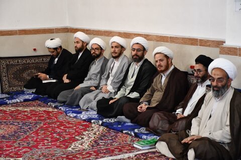 تصاویر/ تجلیل امام جمعه خوی از اساتید مدارس علمیه برادران