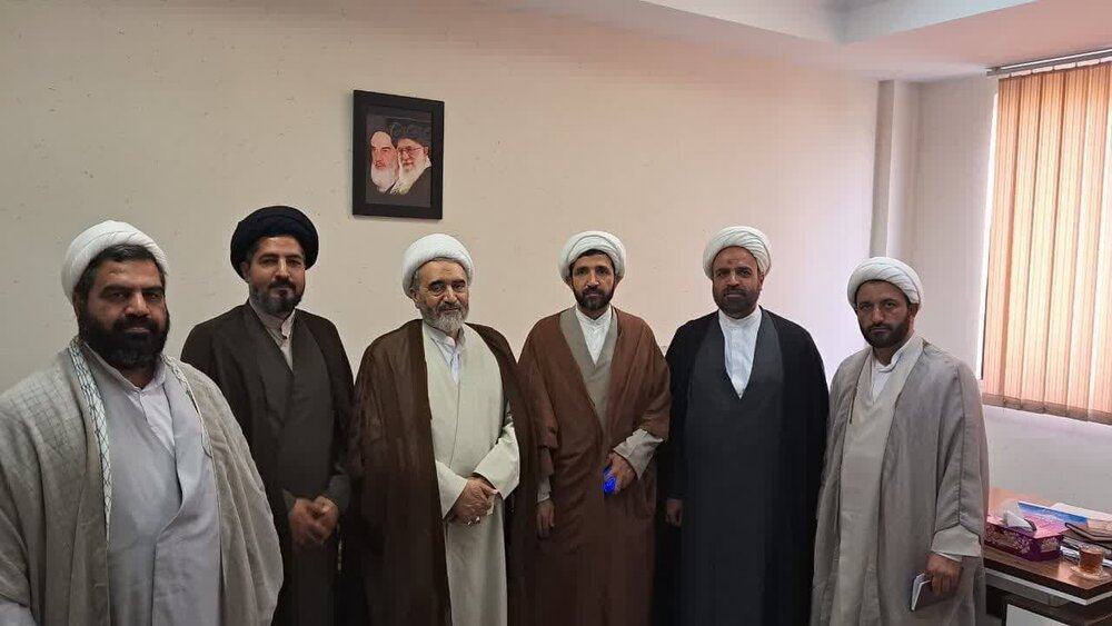 دیدار اعضای دبیرخانه کنگره بینالمللی اندیشههای قرآنی امام خامنه ای (مدظله العالی) با مسئولان سازمان بسیج طلاب + عکس