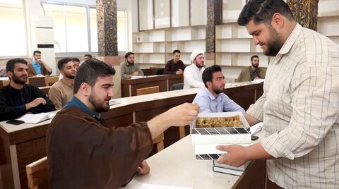 تصاویر/ تجلیل طلاب مدرسه علمیه امام خمینی (ره) از اساتید این مدرسه