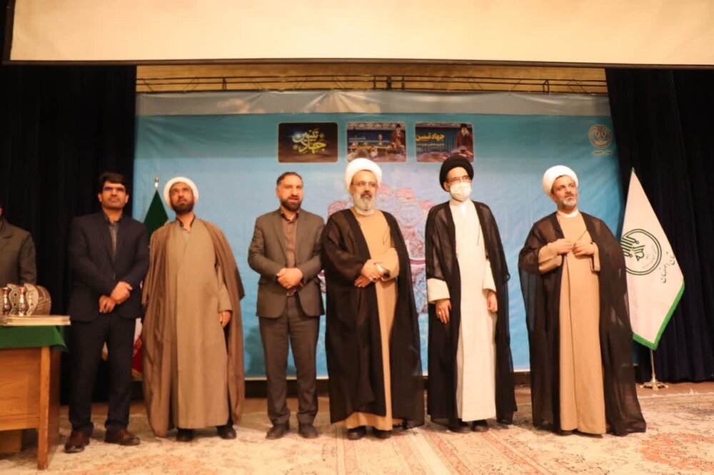 هنر جهاد تبیین، کنار زدن پوشش باطل و نمایان نمودن حق است