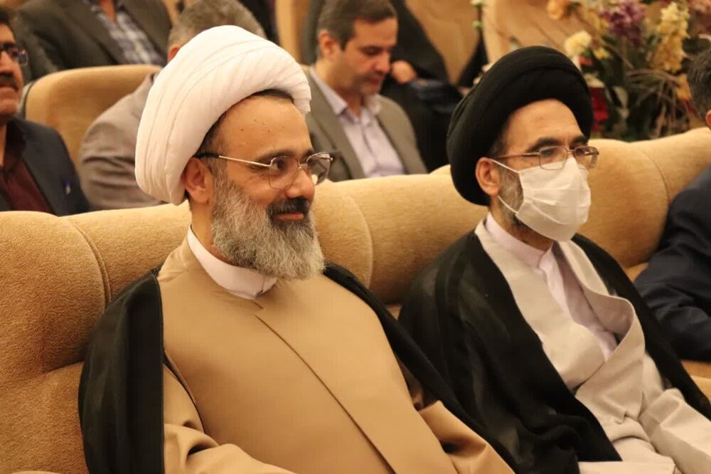 هنر جهاد تبیین، کنار زدن پوشش باطل و نمایان نمودن حق است