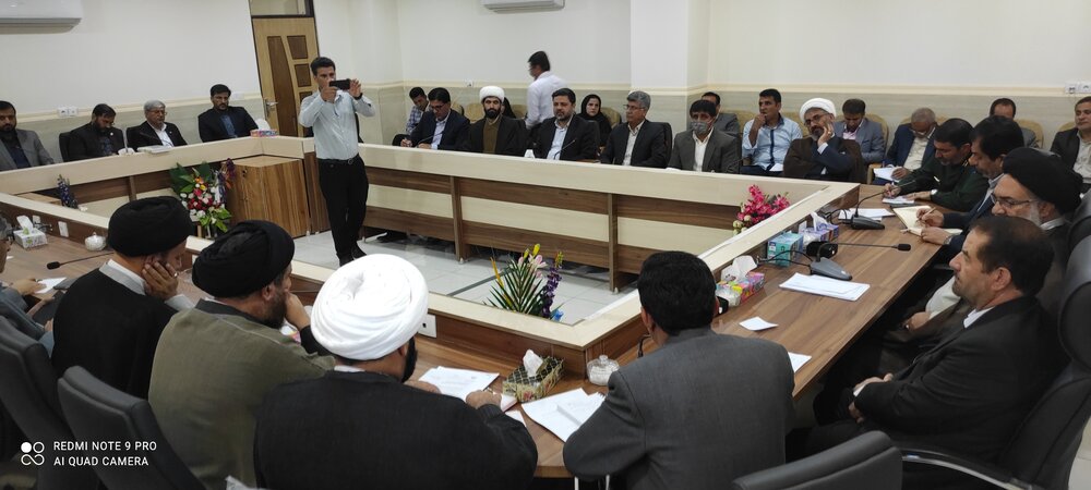 انتقاد از تیراندازی در مراسم های عزا و عروسی و نصب شیرهای سنگی بر روی قبور