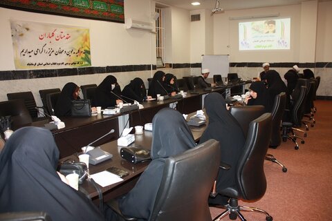 تصاویر/ جلسه تمهیدی تربیت مربی «بیانیه گام دوم انقلاب» در حوزه علمیه کرمانشاه