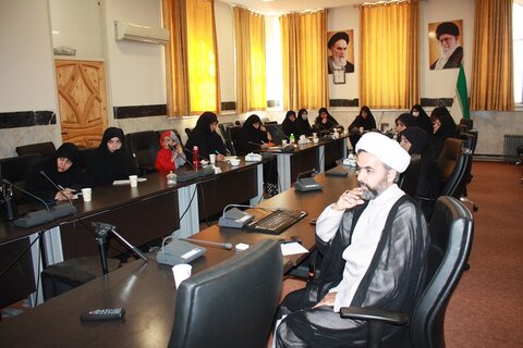 تصاویر/ جلسه تمهیدی تربیت مربی «بیانیه گام دوم انقلاب» در حوزه علمیه کرمانشاه