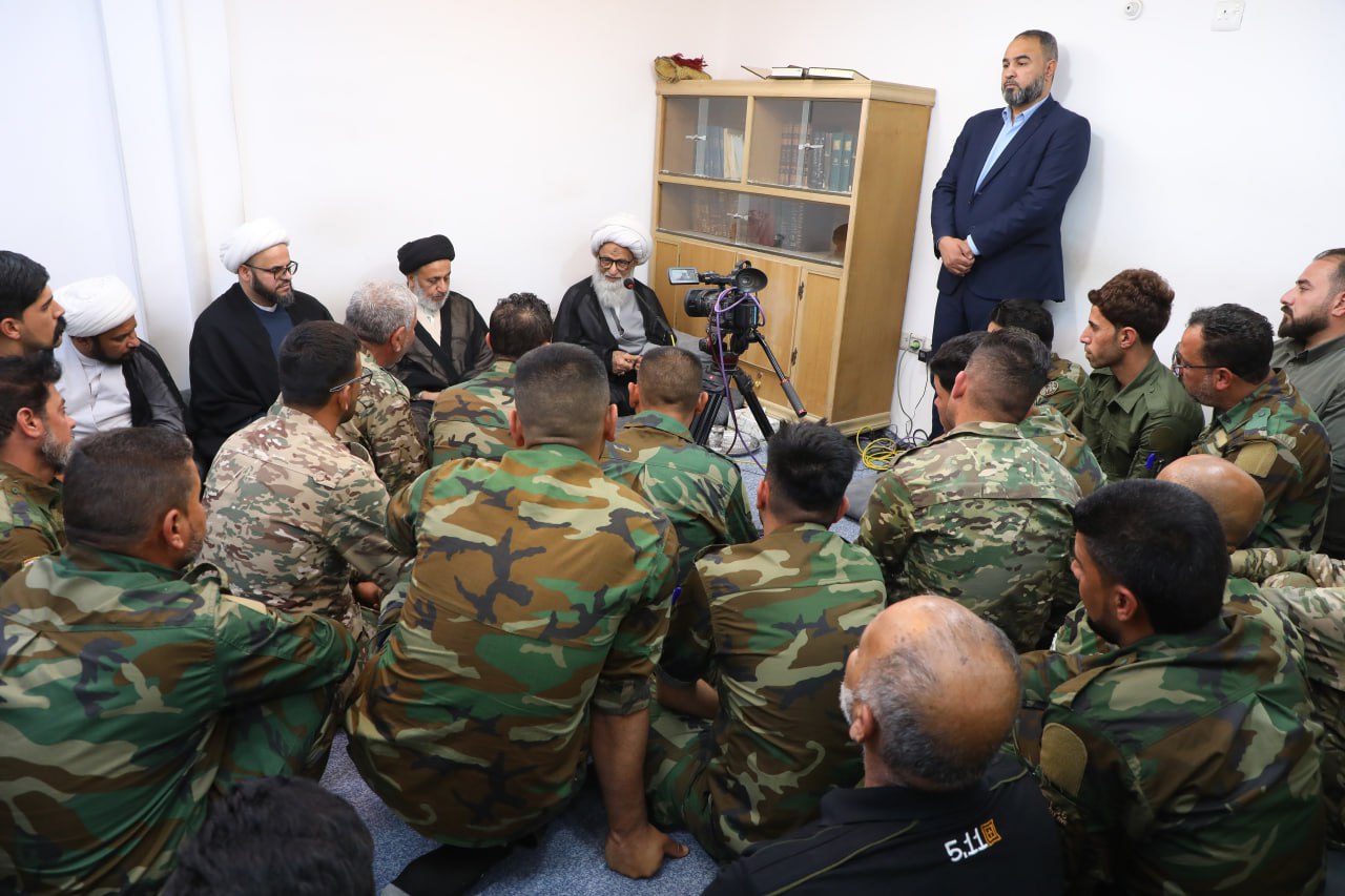 آية الله النجفي: الشهداء قدموا أرواحهم والواجب رعاية أسرهم