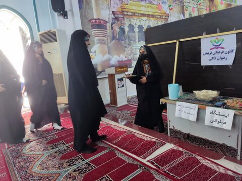 تصاویر/  ایستگاه صلواتی کانون فرهنگی تربیتی دخترانه رضوان کاکی در مصلی جمعه