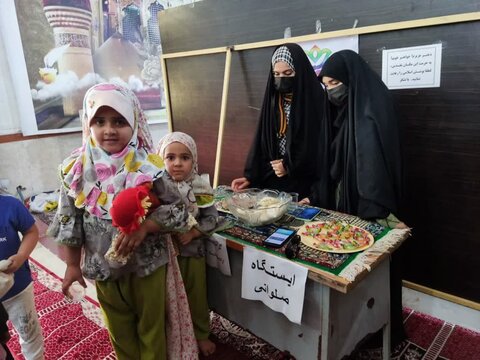 تصاویر/  ایستگاه صلواتی کانون فرهنگی تربیتی دخترانه رضوان کاکی در مصلی جمعه
