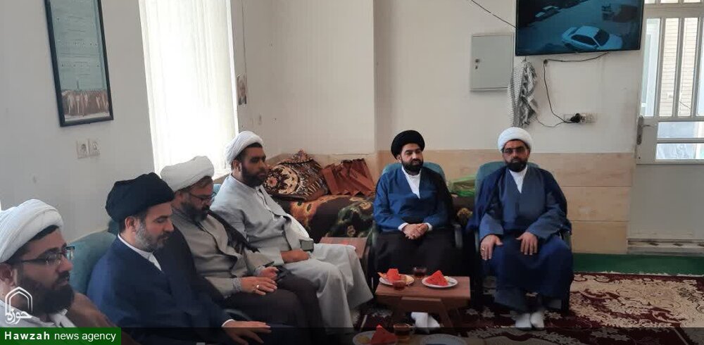 اساتید و کادر مدرسه علمیه حضرت ولی عصر (عج) ابرکوه تجلیل شدند