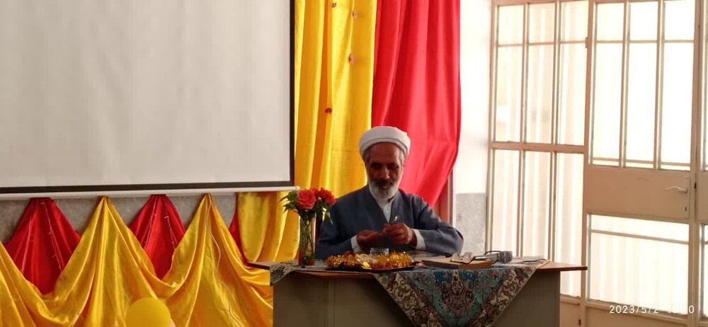 اساتید مدرسه علمیه حضرت خدیجه(س) بهاباد تقدیر شدند