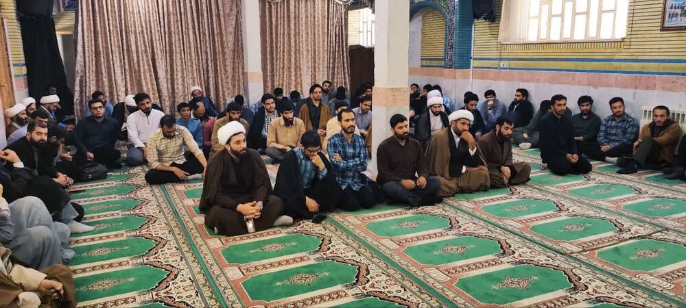 برگزاری مراسم تجلیل از اساتید حوزه علمیه صاحب الزمان (عج) شهر ایلام به مناسبت روز معلم