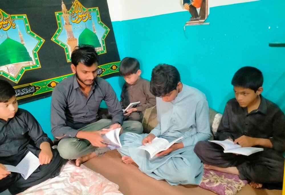 آئمہ (ع) کی سیرت طیبہ سے آگہی کے لئے، رہبرِ انقلاب کی کتاب ”ہمارے آئمہ اور سیاسی جدوجہد“ کا مطالعہ ضروری ہے، علامہ مقصود علی ڈومکی