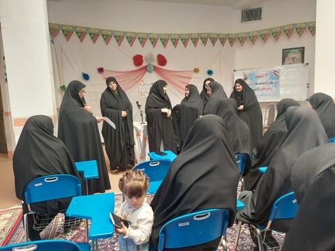 تصاویر/ مراسم تجلیل از اساتید مدرسه علمیه خواهران نقده
