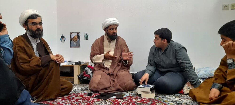 بازدید مسئول امور طلاب و دانش آموختگان حوزه علمیه خوزستان از مدارس دزفول