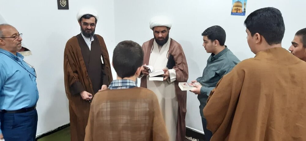 بازدید مسئول امور طلاب و دانش آموختگان حوزه علمیه خوزستان از مدارس دزفول