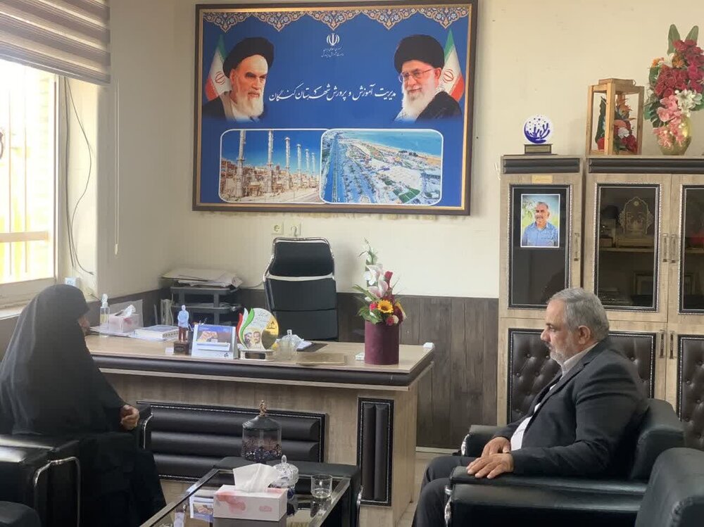 نقش معلم در تربیت افراد بسیار موثر و اساسی است