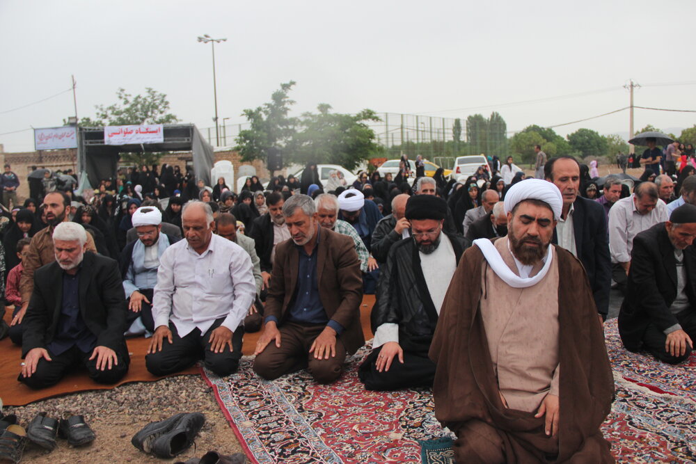 اقامه نماز باران در قزوین برگزار شد