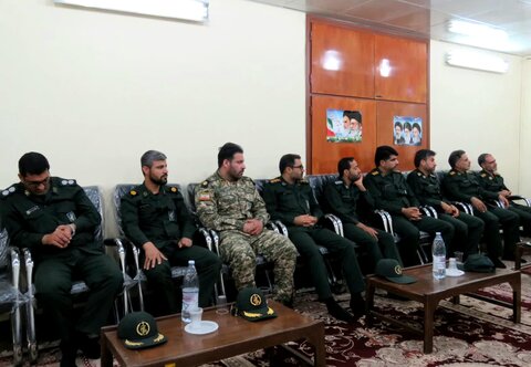 تصاویر/ دیدار فرمانده و پاسداران گروه ظفر با امام جمعه برازجان
