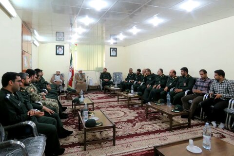 تصاویر/ دیدار فرمانده و پاسداران گروه ظفر با امام جمعه برازجان
