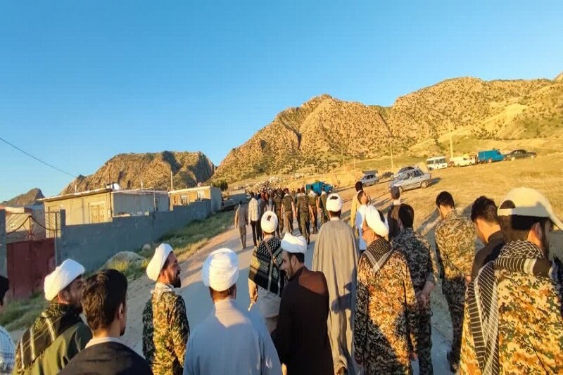 طلاب بسیجی وارث شهدای روحانی دفاع مقدس هستند