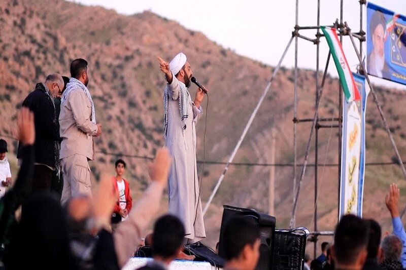 طلاب بسیجی وارث شهدای روحانی دفاع مقدس هستند