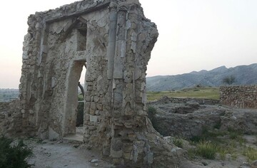 مسجدی تاریخی که فقط سردر آن باقیمانده! +عکس