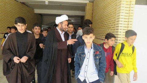 تصاویر/ حضور دانش آموزان متوسطه شاهین دژ در مدرسه علمیه امام محمدباقر (ع)
