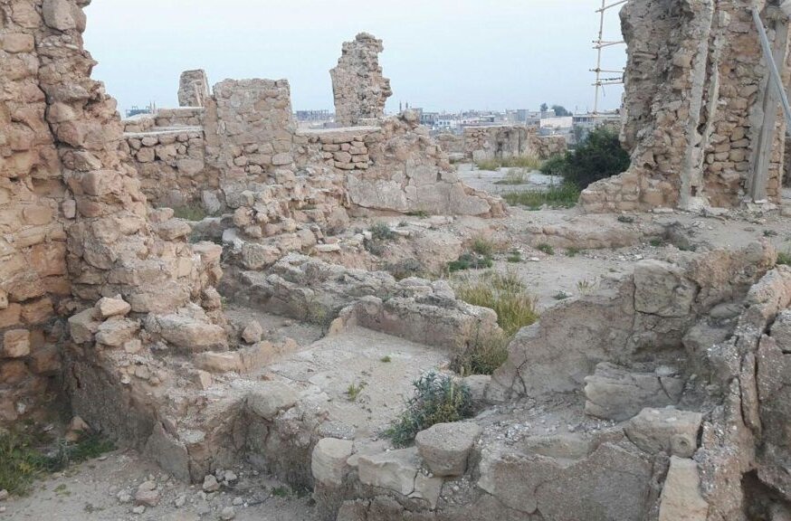 مسجدی تاریخی که فقط سردر آن باقیمانده! +عکس