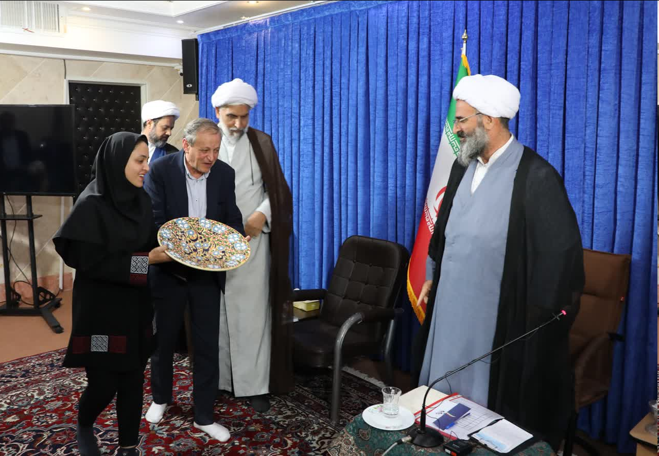 بیتوجهی به فرهنگ، نتیجهای جز مخدوش شدن ذهن جوانان ندارد | چرا از اشعار دلنشین حافظ و سعدی در کنسرتها استفاده نمیشود؟