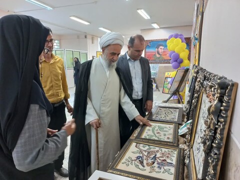 تصاویر/حضور امام جمعه آران و بیدگل درهنرستان دخترانه شهید صالحیار