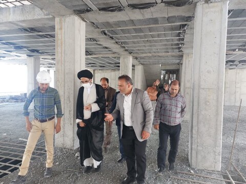 تصاویر/ بازدید نماینده ولی فقیه در کاشان  از مراحل ساخت مسکن ملی